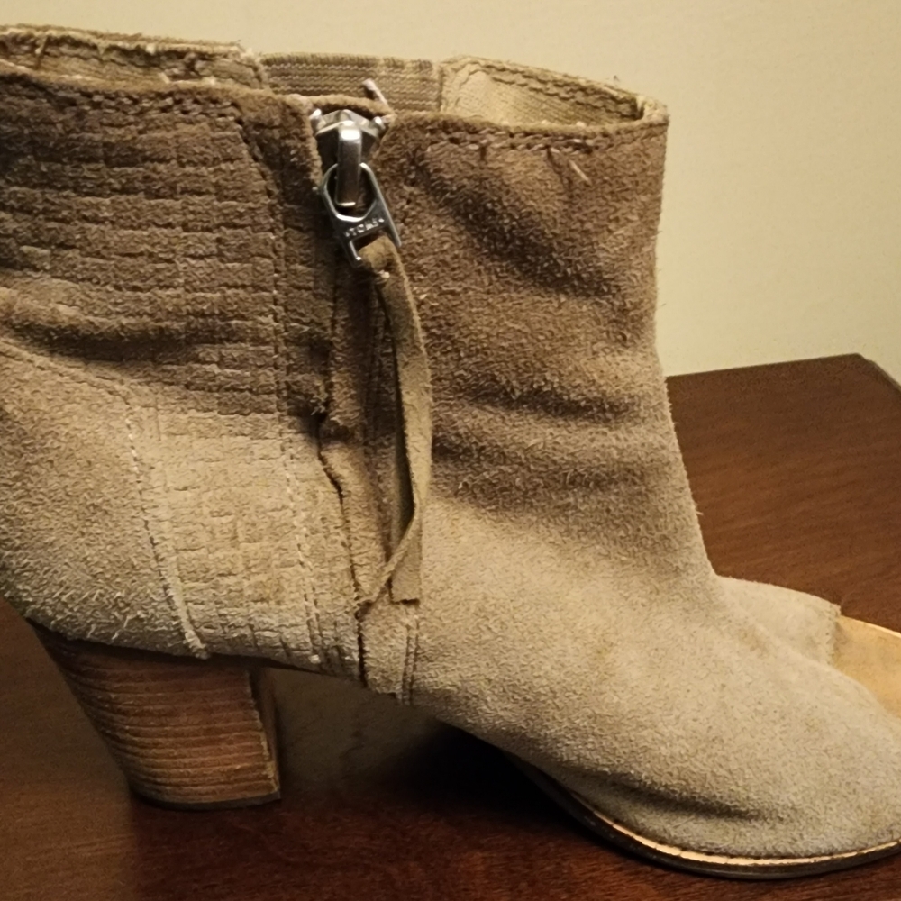 TOMS Lunata Suede Distressed Stacked Heel AnkleBootie Size 7.5 - Picture 5 of 13